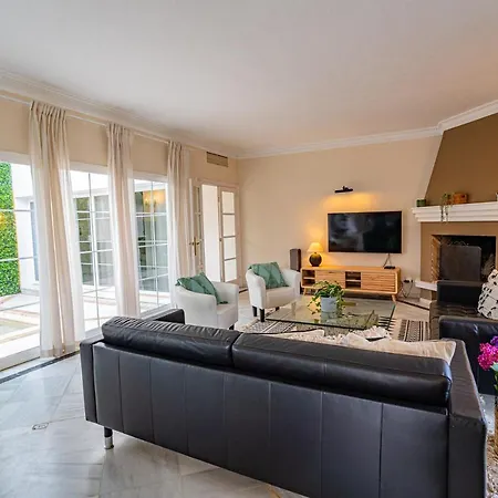 Vila Lirios Village - Private Villas, Unbeatable Location, Heated Pools *