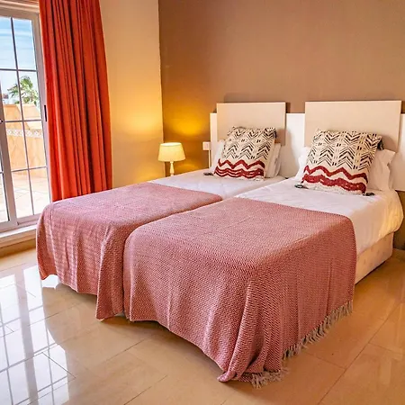 Lirios Village - Private Villas, Unbeatable Location, Heated Pools Vila Marbella
