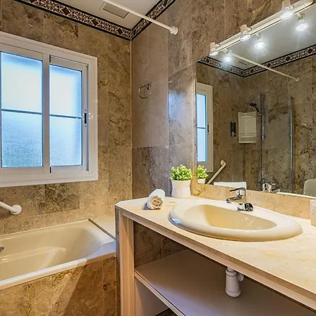 Vila Lirios Village - Private Villas, Unbeatable Location, Heated Pools