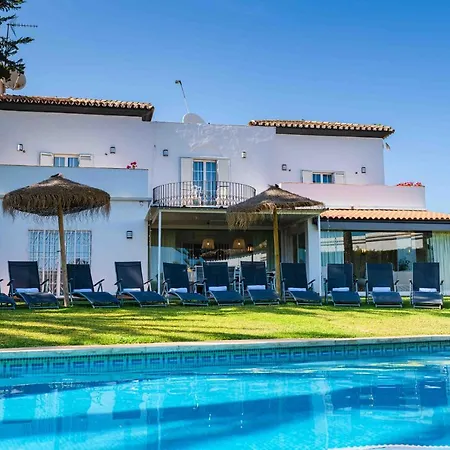 Vila Lirios Village - Private Villas, Unbeatable Location, Heated Pools