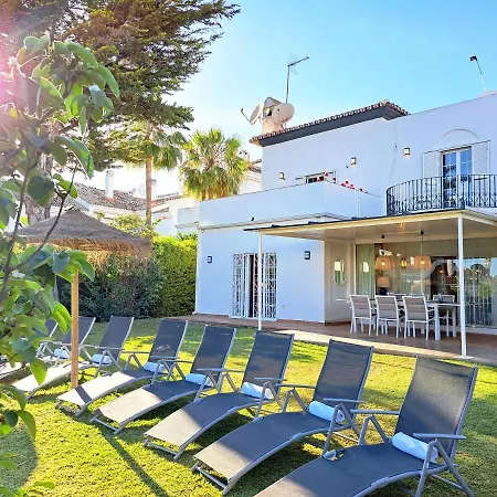 Villa Lirios Village *